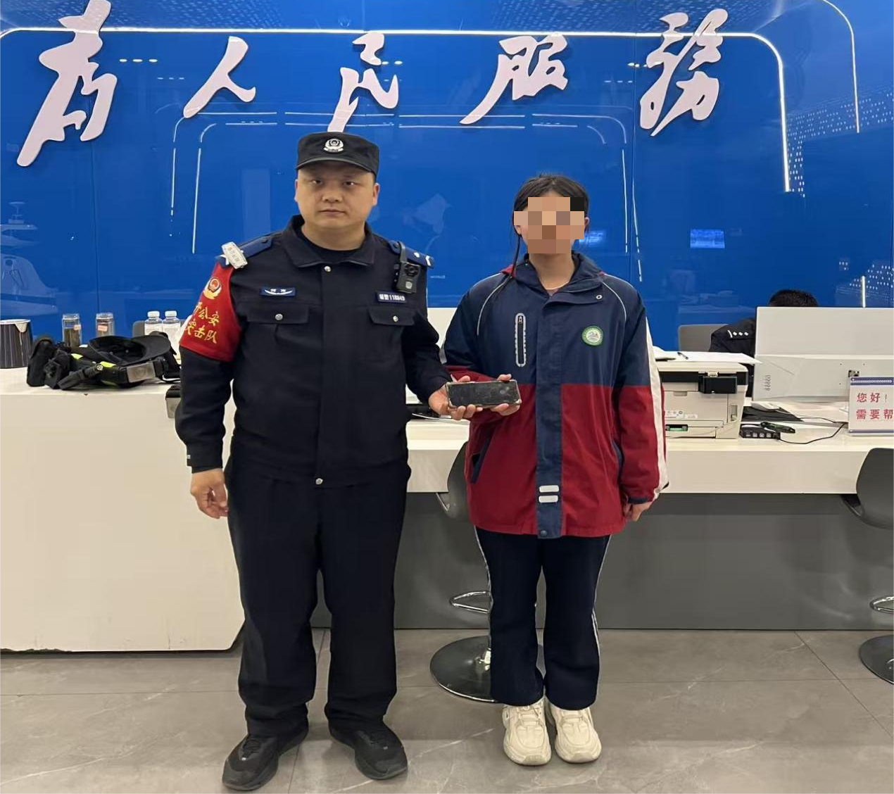 开发区公安：极速连寻两部手机暖民心