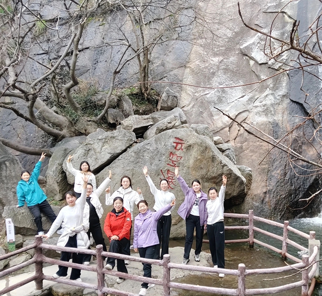 巾帼攀金顶 杏林绽芳华&mdash;&mdash;驻马店市第二中医院庆祝&ldquo;三八&rdquo;妇女节登山活动圆满举行