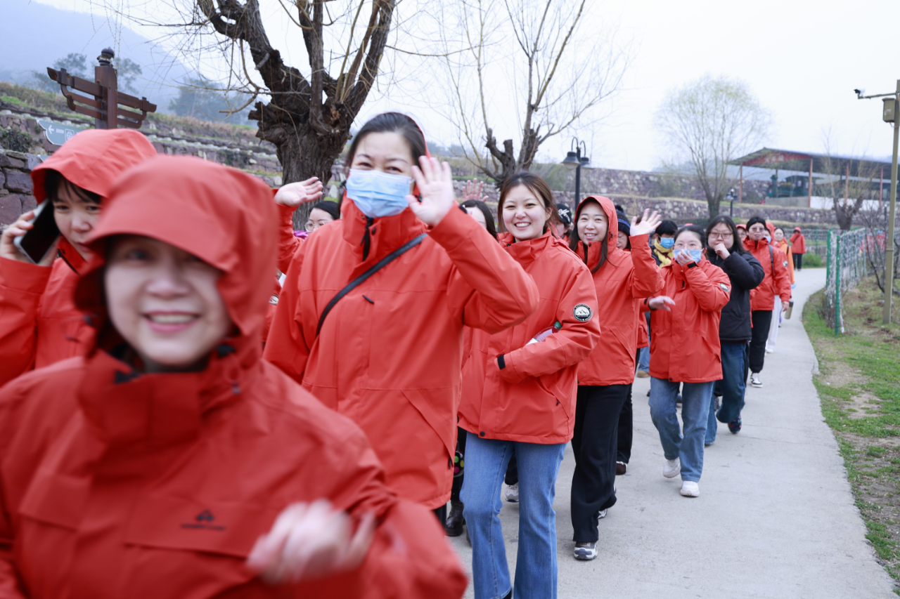 驻马店市中医院举办“三八”妇女节登山活动