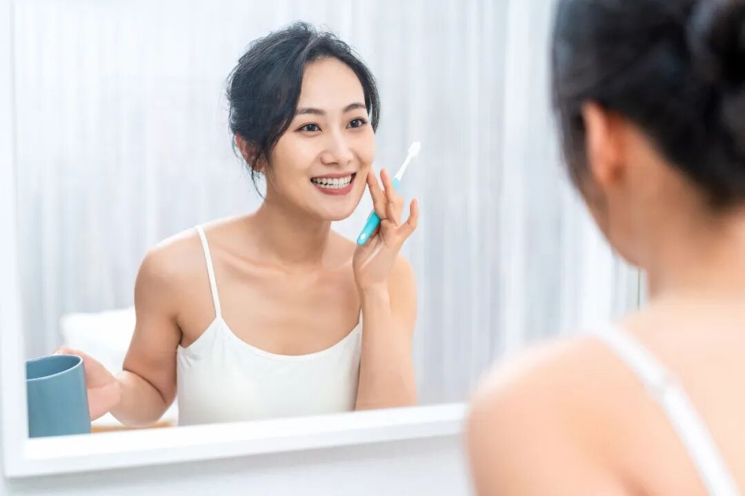 晚上等到睡觉前才刷牙，原来是错误的！