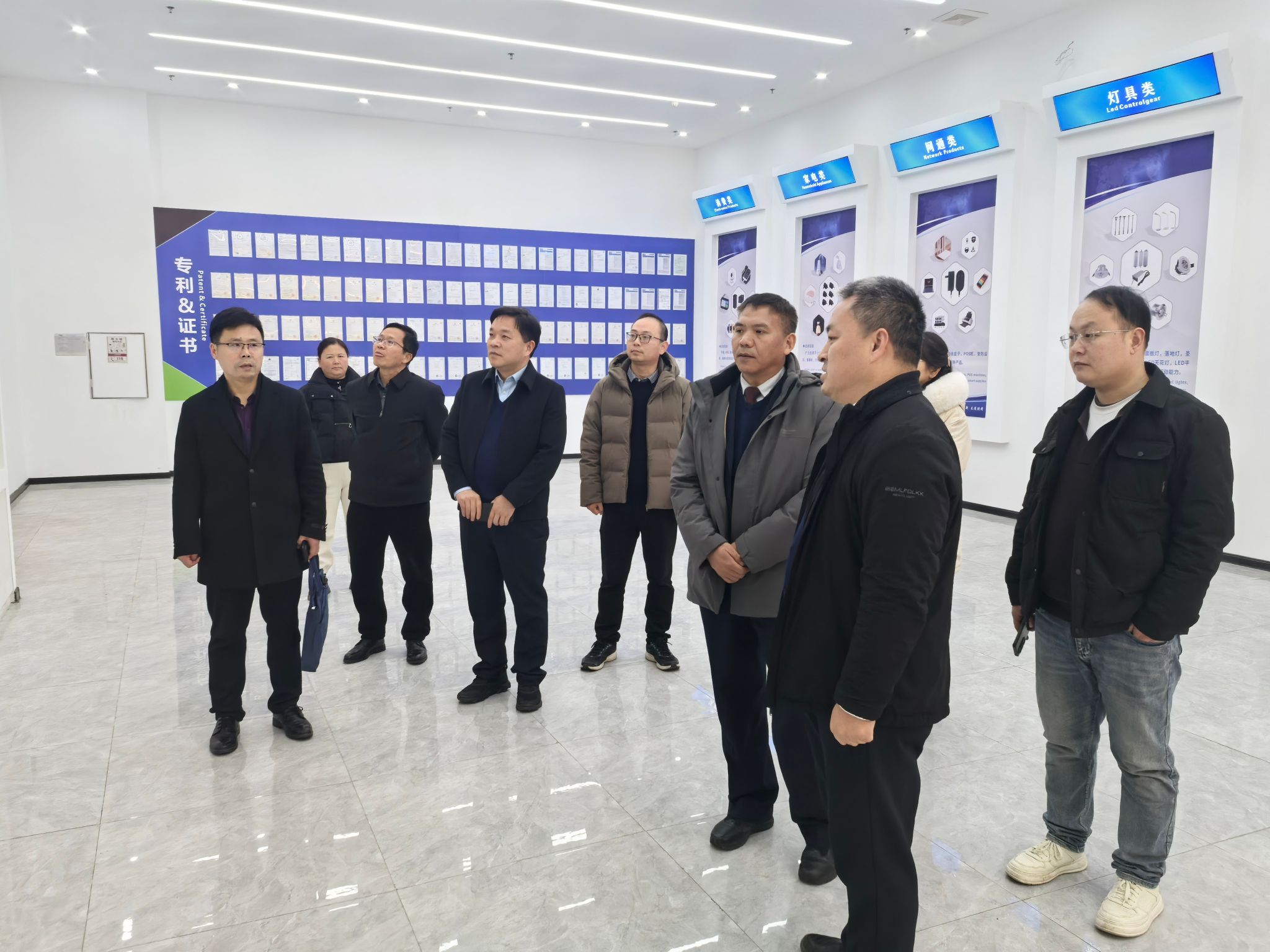 驻马店职业技术学院校长宋华民带队赴企业考察交流