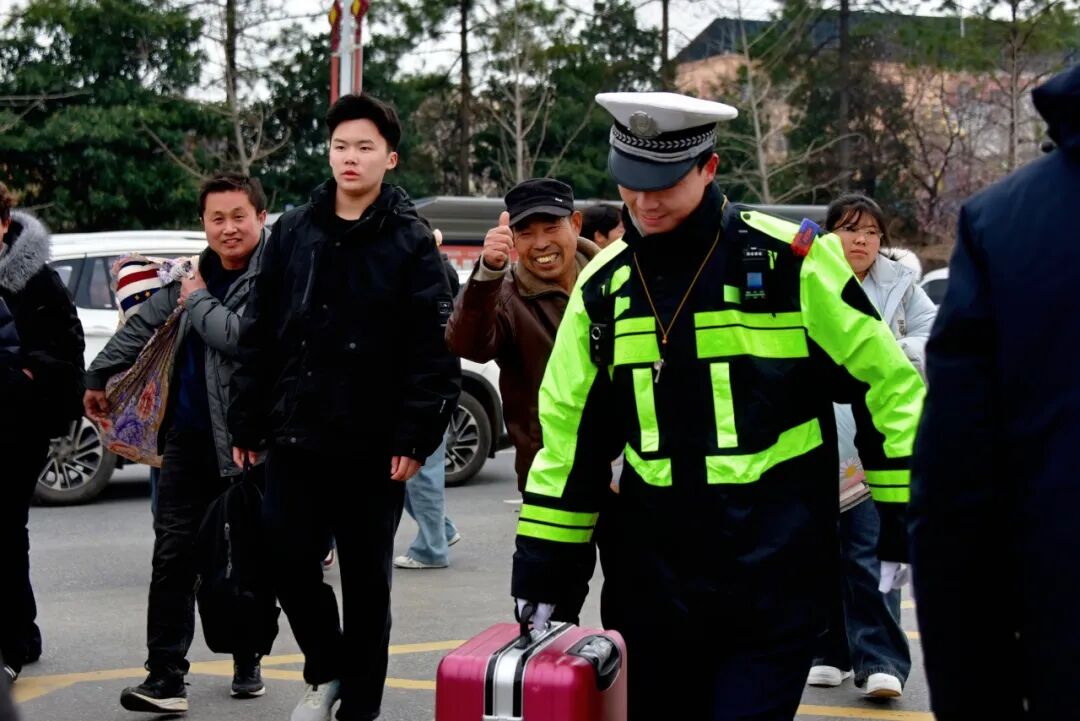 驻马店：护航“超短学期”，平安全程在线