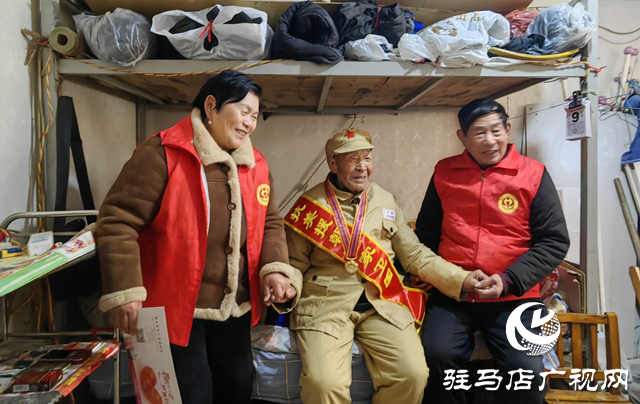 三月春风暖天中 驻马店好人群体送爱到福利院