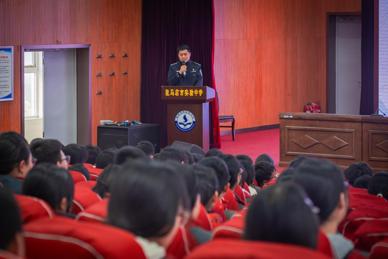 驻马店市公安局经开区分局开展法治宣传进校园活动