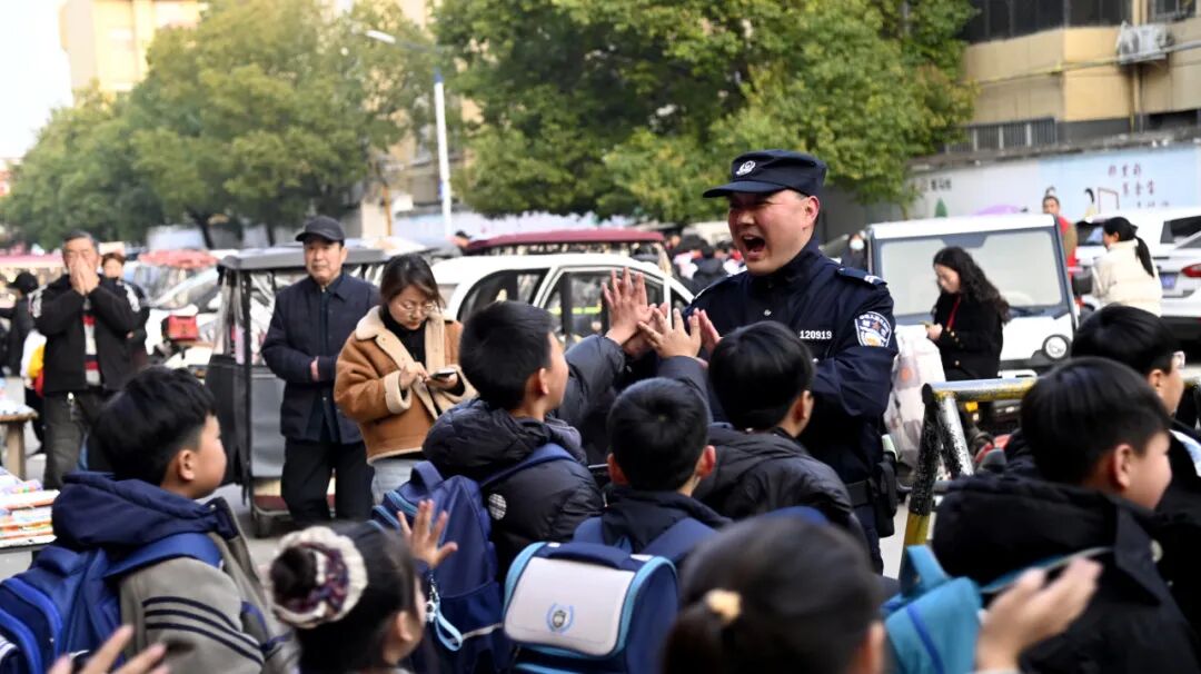 驻马店：护航“超短学期”，平安全程在线