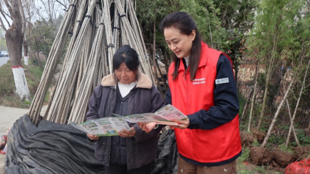 国网泌阳县供电公司：植树节里话护线电网运行更安全