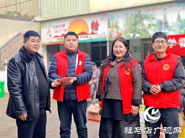 平舆县身边好人协会开展学雷锋志愿服务情暖敬老院
