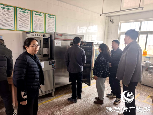 确山石滚河镇开展“平安进校园”专项活动