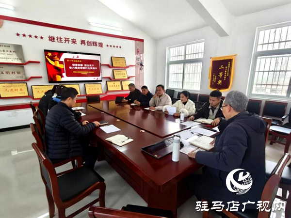 省人民检察院派驻玉皇庙乡郑营村第一书记为新当选的村“两委”成员讲授主题党课