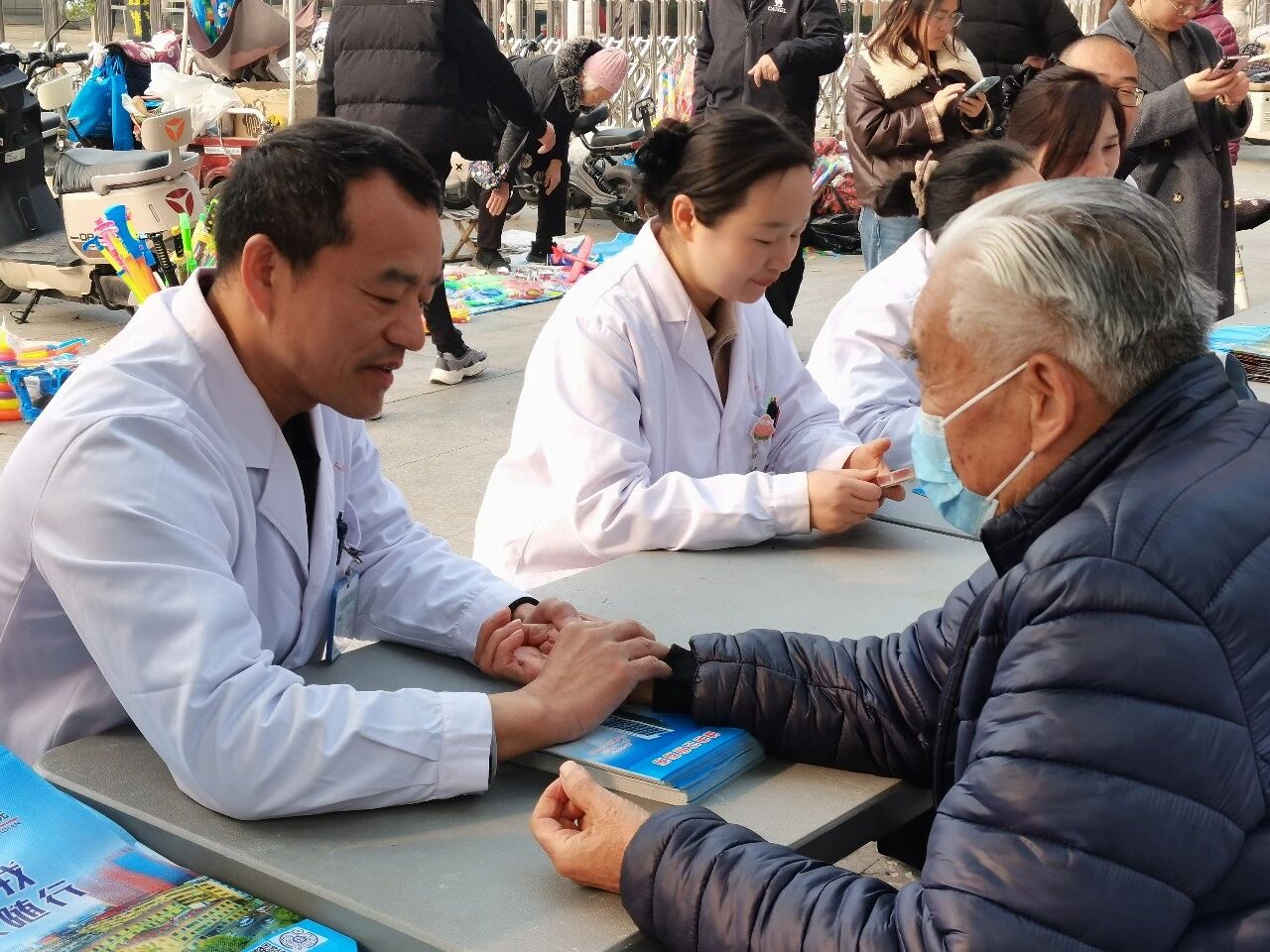 驻马店市第一人民医院开展“世界肾脏病日”义诊活动