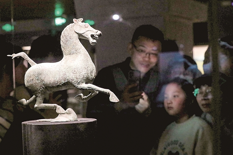 博物馆里“探”马