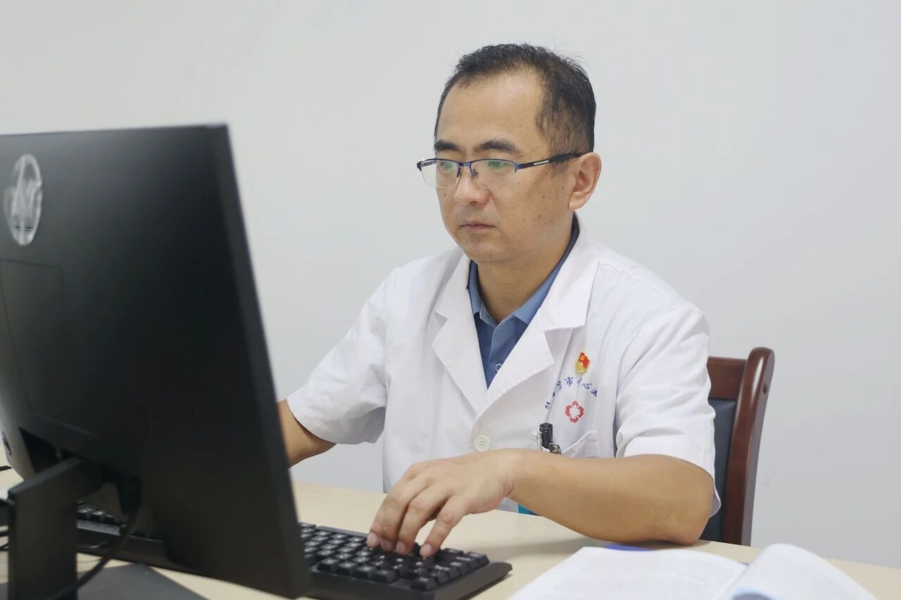 29载“隐形战场”的坚守——记驻马店市中心医院感染性疾病科主任蔡峻岭