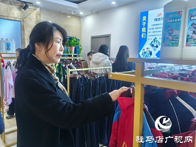 校服置换新模式受青睐 政协委员贴心服务解家长难题