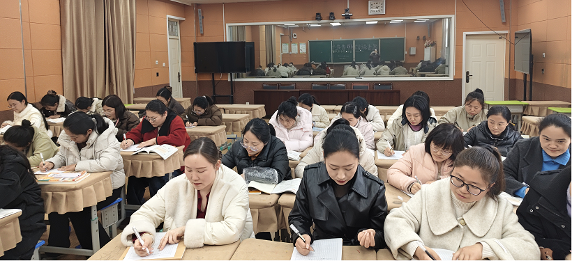 驻马店市第三十三小学语文组开展“墨香凝韵，师者先行”下水文风采展示活动