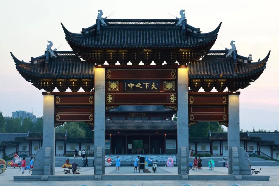 风暖天中，纸鸢逐春！承包你的春日浪漫~