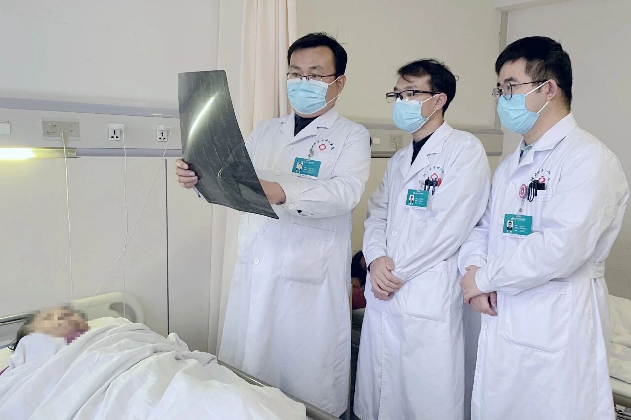 杨豪：以初心与匠心“撑”起患者的脊梁