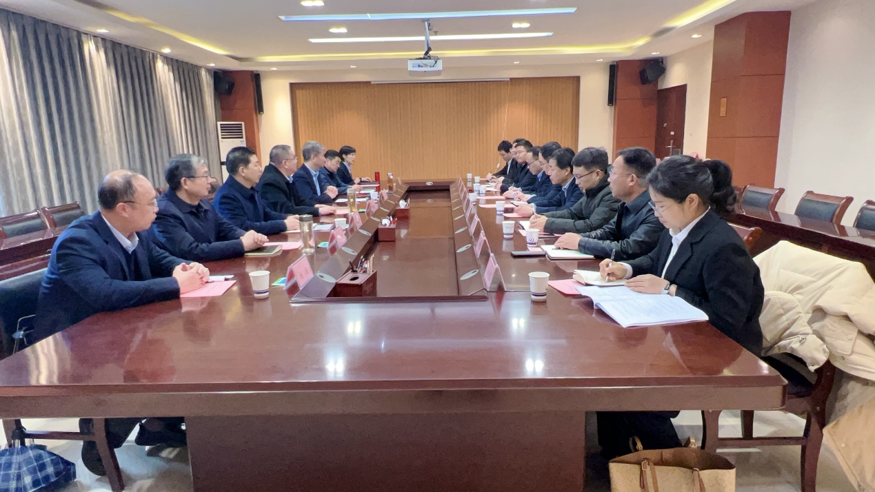  黄淮学院直属附属驻马店市中心医院张志韧院长一行来黄淮学院交流合作