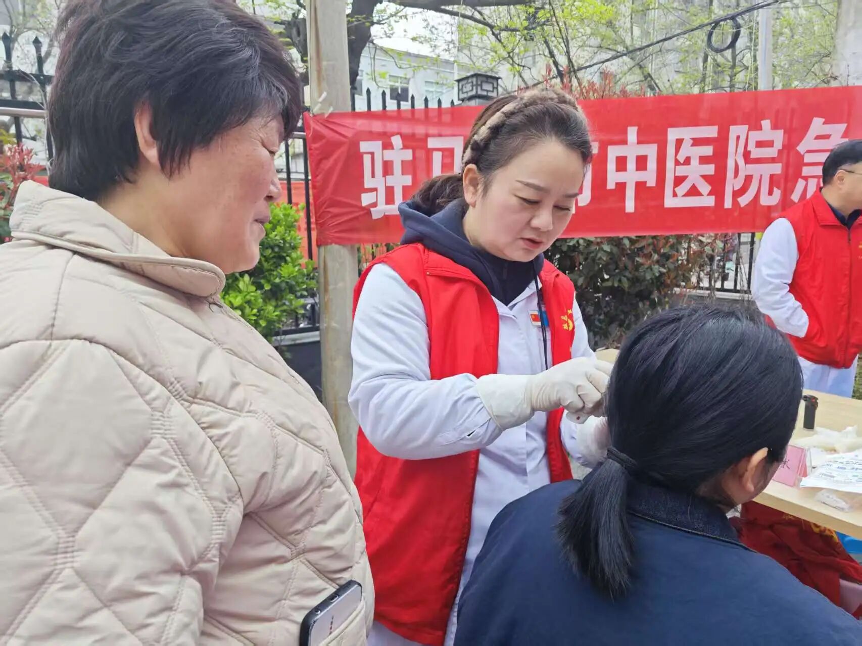 “健康天中行·大医献爱心”健康科普活动走进橡林社区
