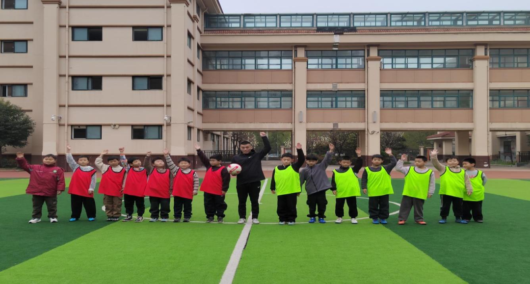  驻马店市第三十三小学举办校园足球联赛、羽毛球联赛