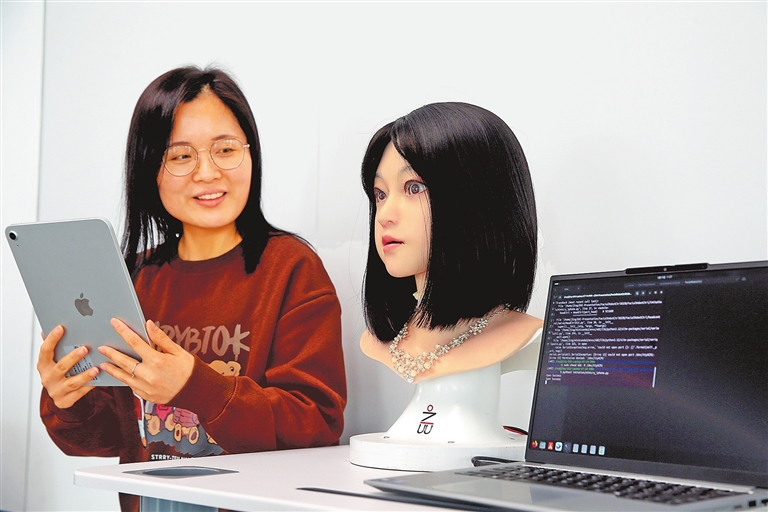 从4S店到实验室 看见机器人的河南功夫