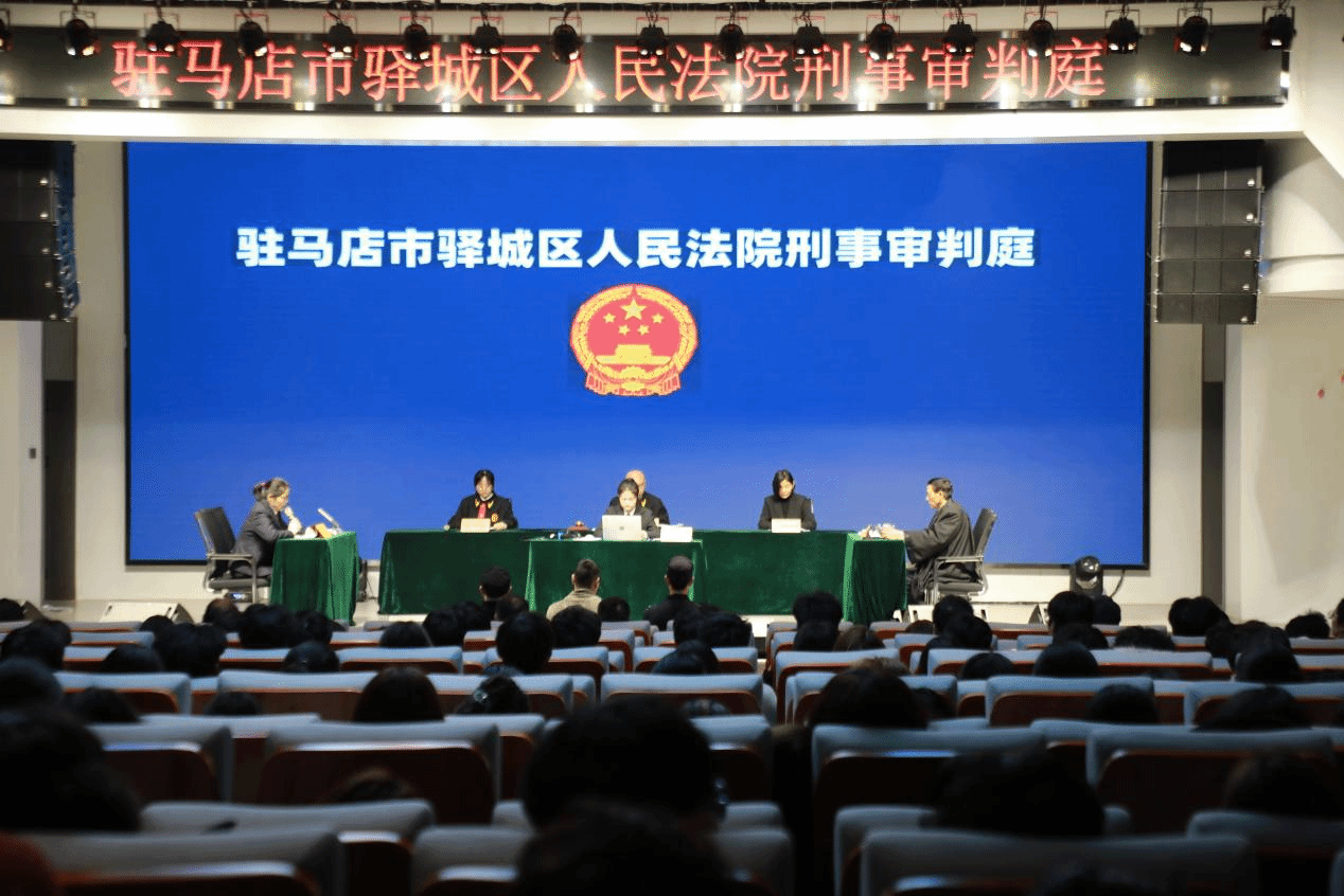  驻马店职业技术学院举办第十二期驻职大讲堂 ——庭审进校园暨法治讲座