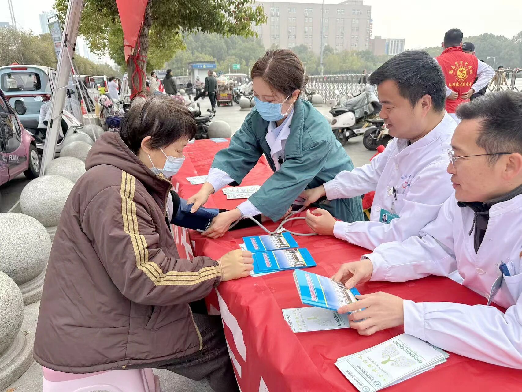 市中心医院举行“世界防治结核病日”义诊宣传活动