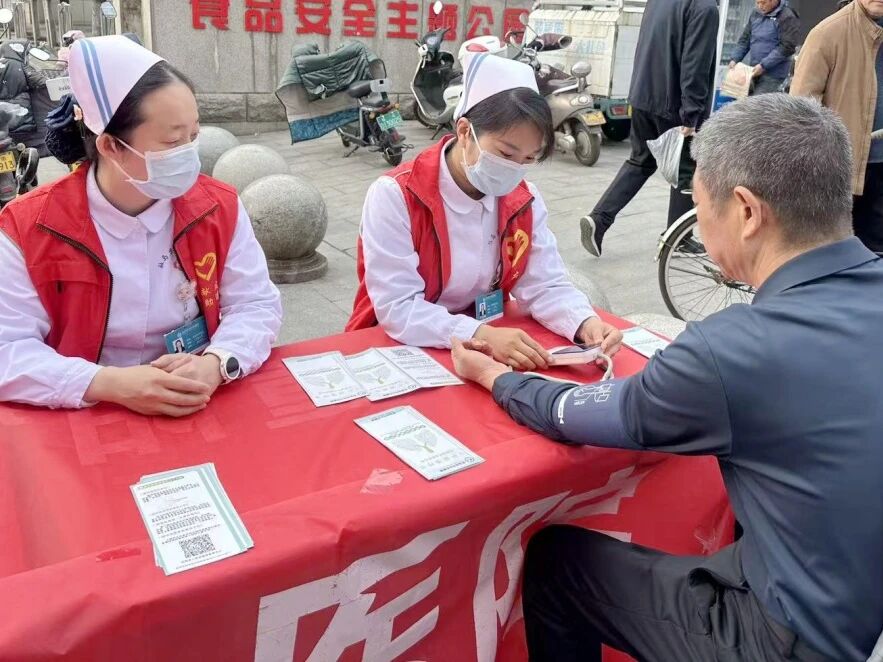 市中心医院举行“世界防治结核病日”义诊宣传活动