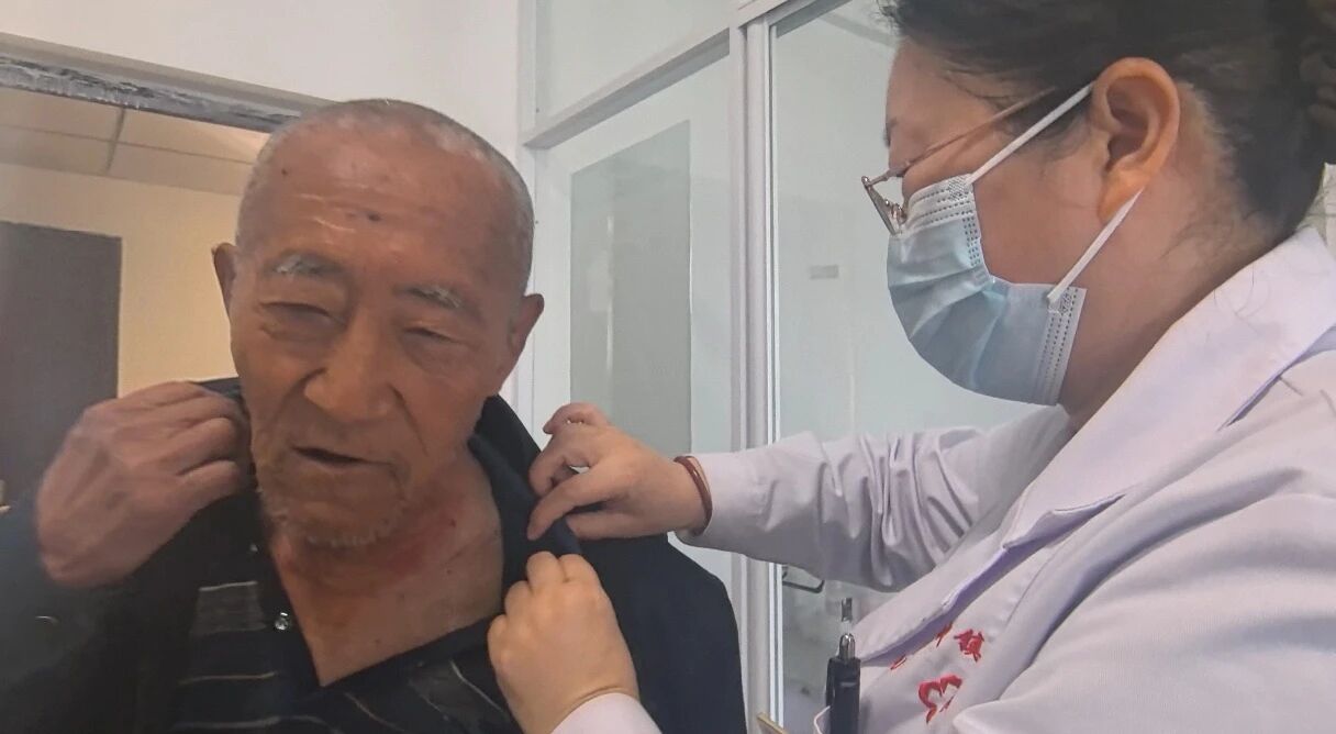 许立勤：用一部手机，架起连接3000公里的“健康连心桥”