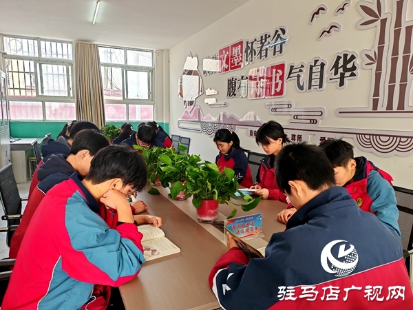 以书为炬点亮阡陌 书香浸润少年成长&mdash;&mdash;平舆四中教师杨秀珍创新阅读推广纪实