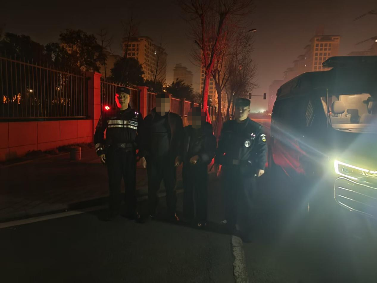 全警深夜出动7小时搜寻走失少年