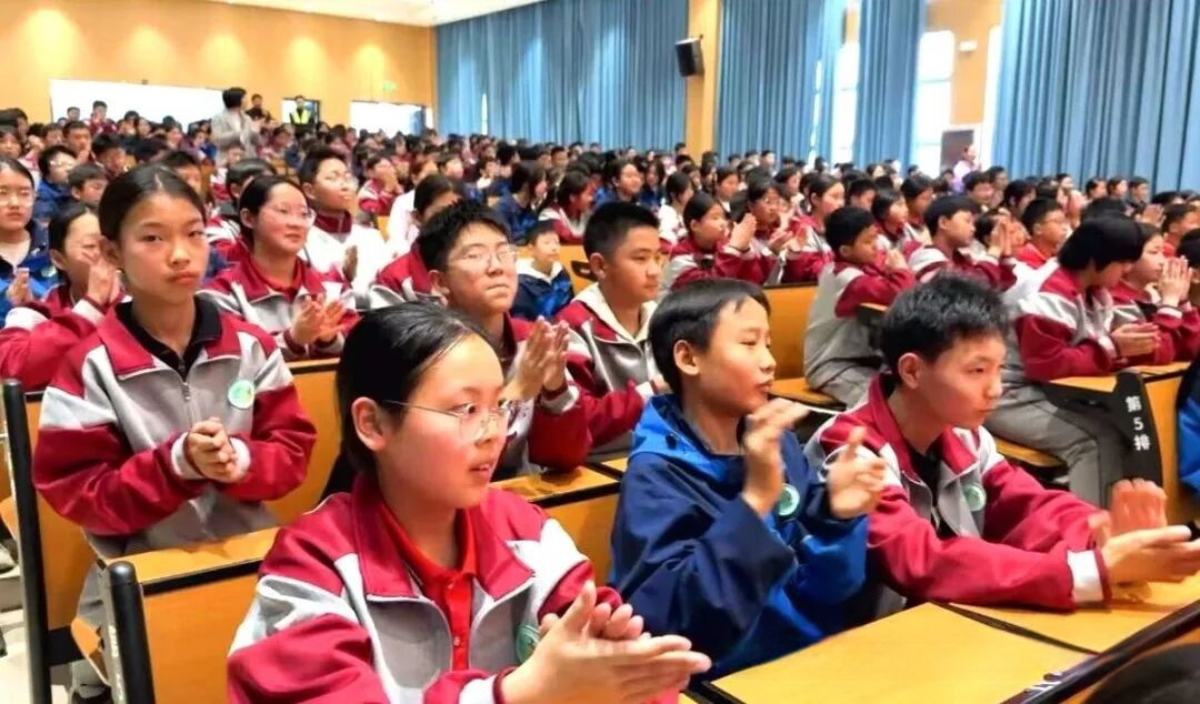驻马店市第三中学开展弘扬靖宇精神 传承红色基因''红色教育讲座
