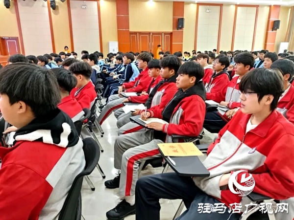 平舆六中开展“护苗行动”预防欺凌暨法治报告会
