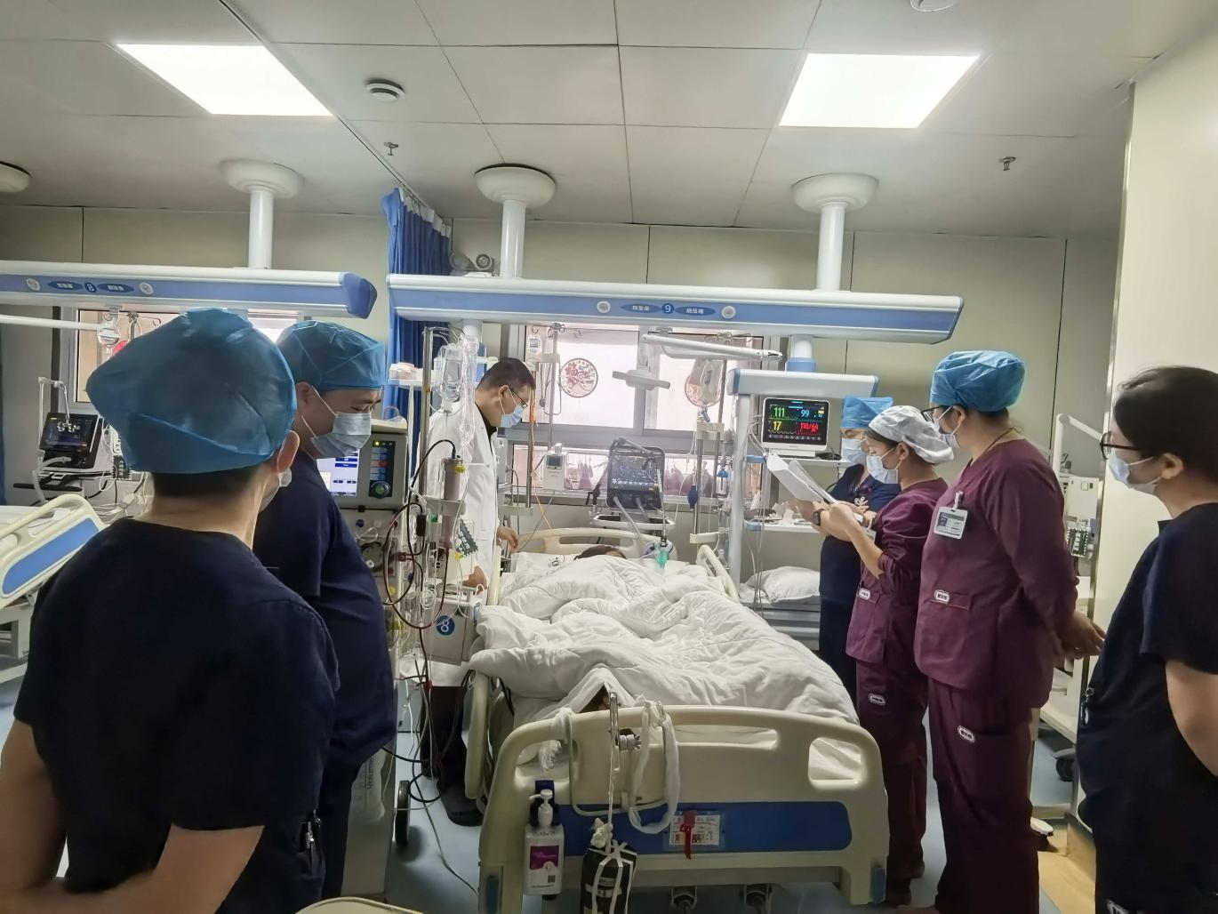 多学科合力攻坚，生死线上夺生机&mdash;&mdash;我院成功救治一例严重车祸多发伤危重症患者