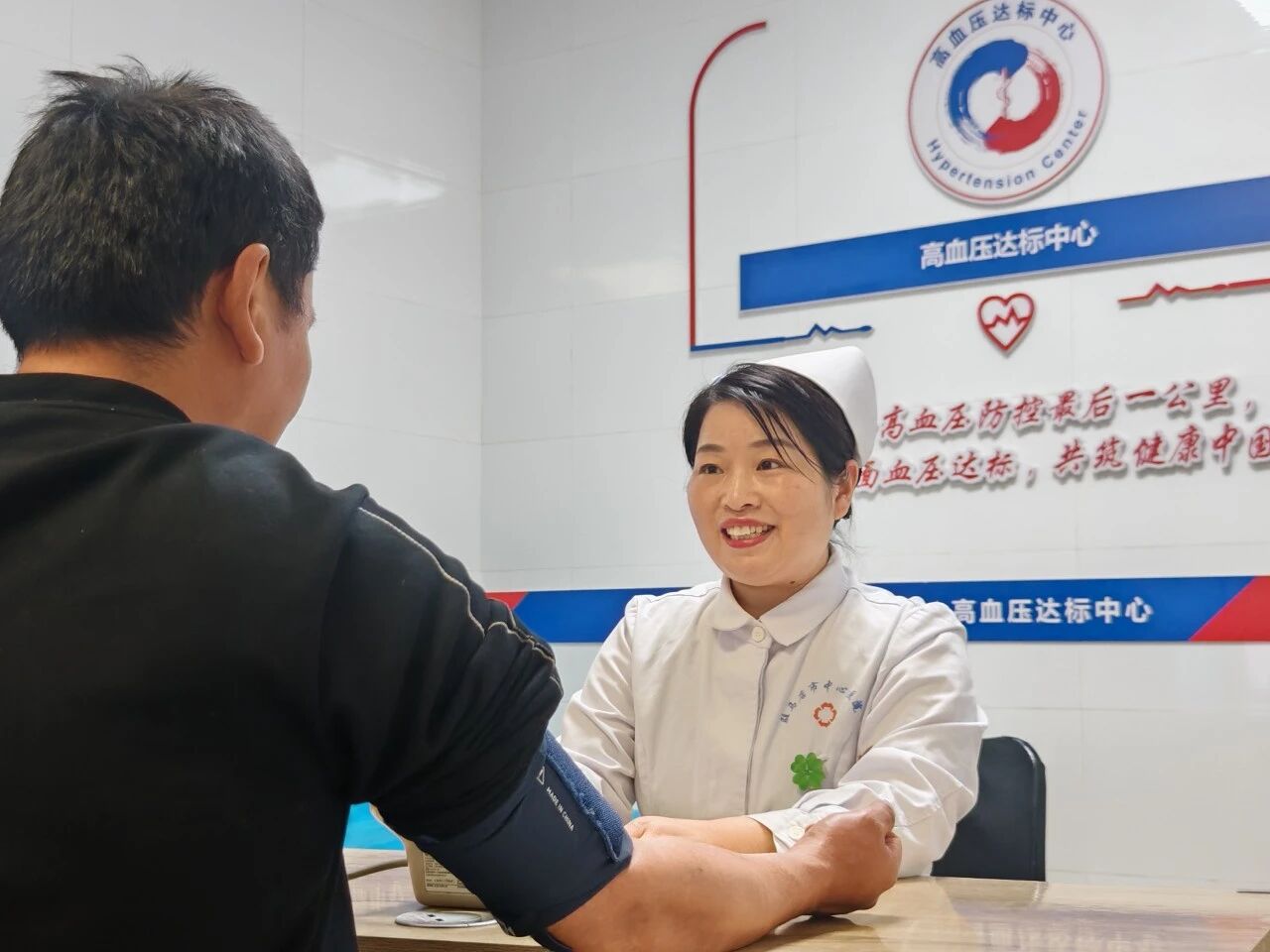 “终于找到您！”——市民拨打12345热线，寻找那位在体育场救人的“无名英雄”