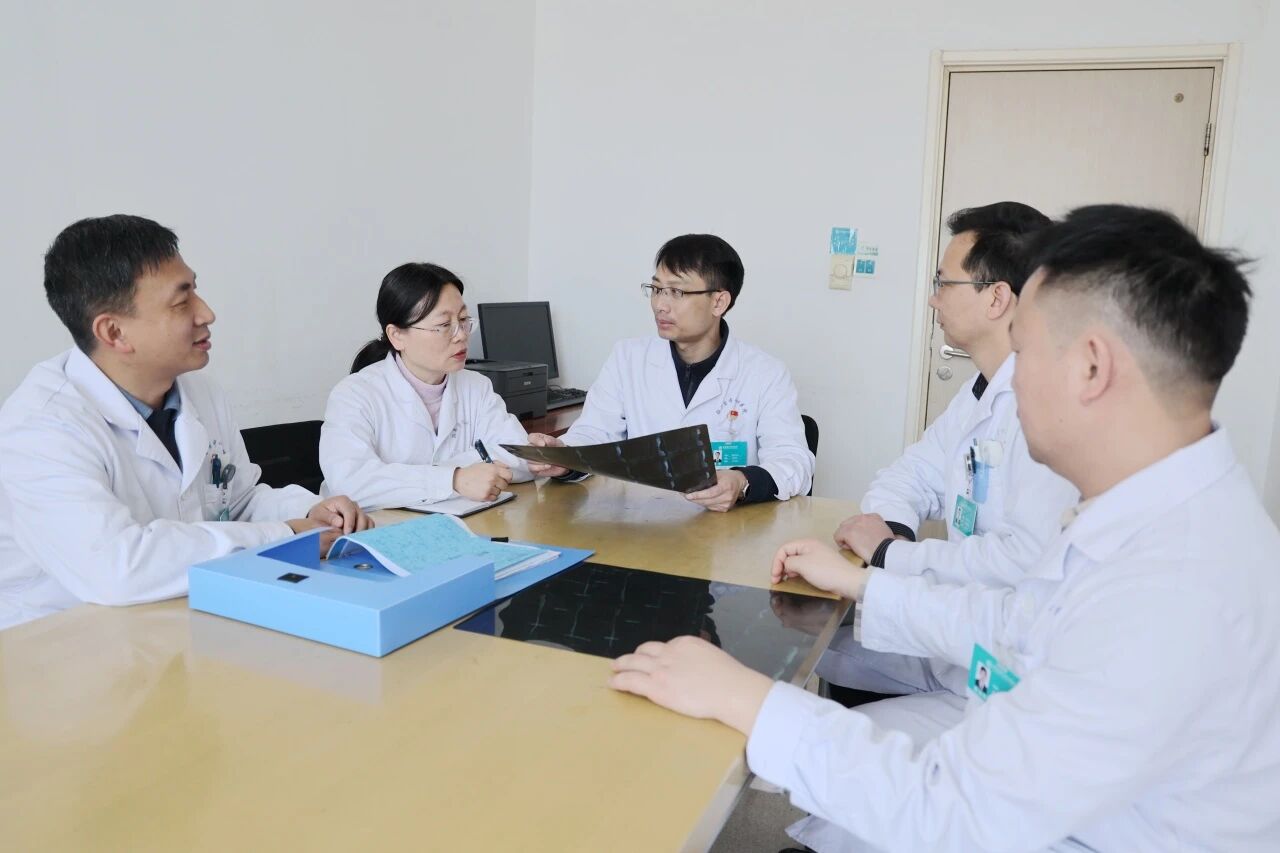 奋斗的追梦人潘琦：微创筑“脊” 仁心致远