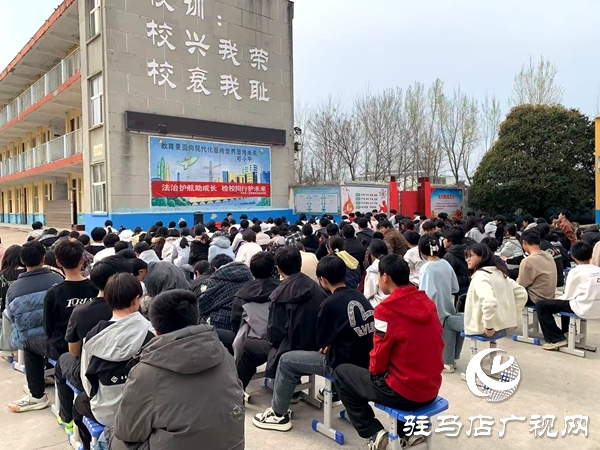 平舆县万金店镇：开展送法进校园活动