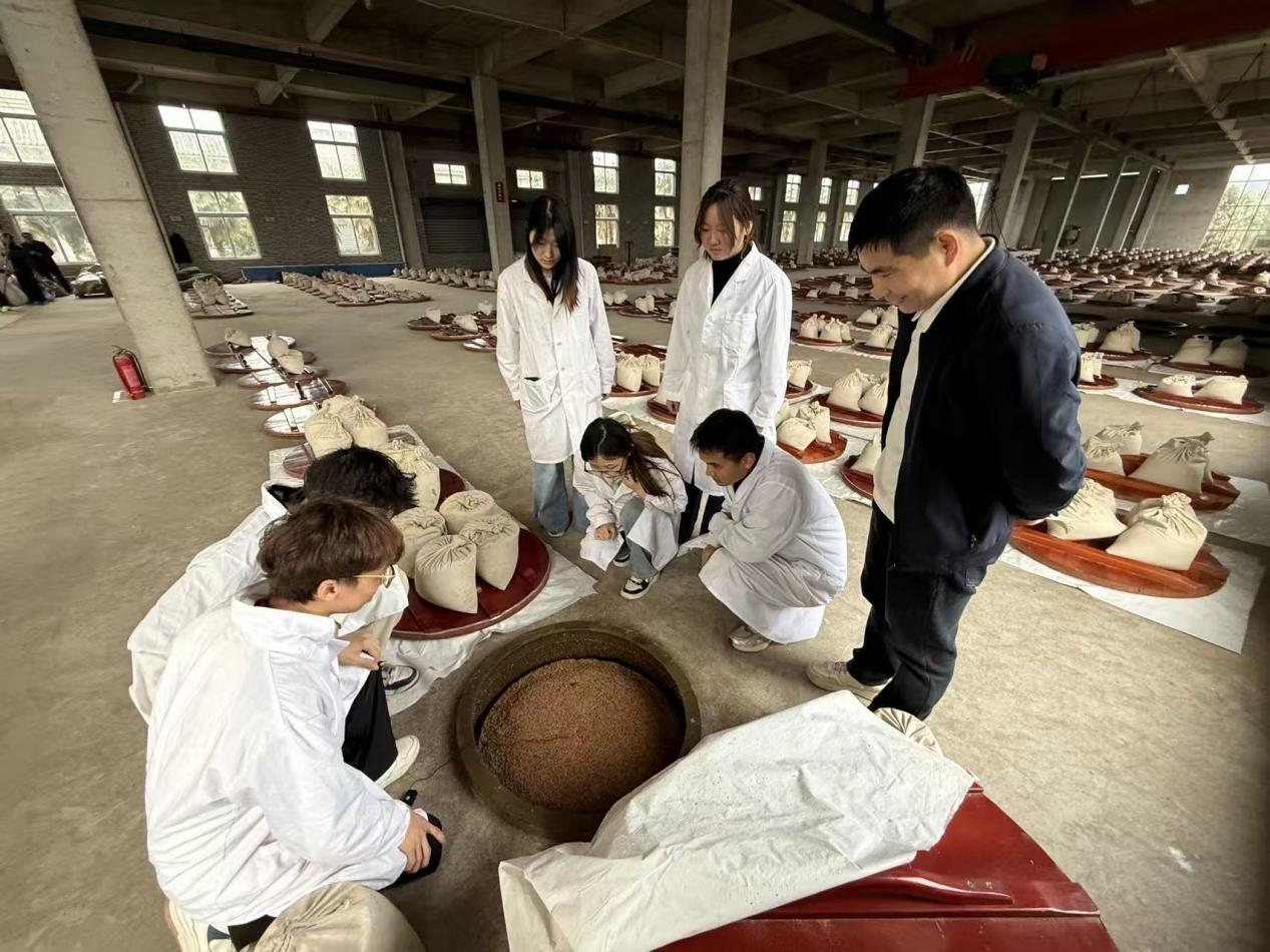 春风浩荡践初心 奋楫逐浪绽芳华&mdash;&mdash;黄淮学院生物与食品工程学院系列活动奏响青春《奔腾》乐章