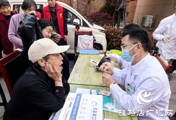 平舆县星火志愿者协会“银龄微笑守护计划”启动守护老年群体“齿间幸福”