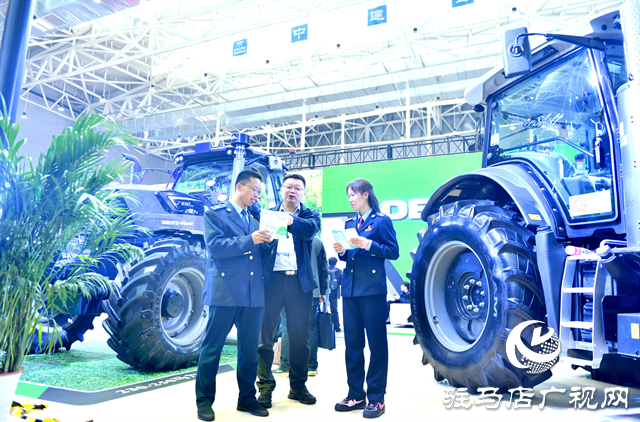  税惠助农机 服务进展会——示范区税务局走进2026全国农业机械展览会开展税收宣传活动