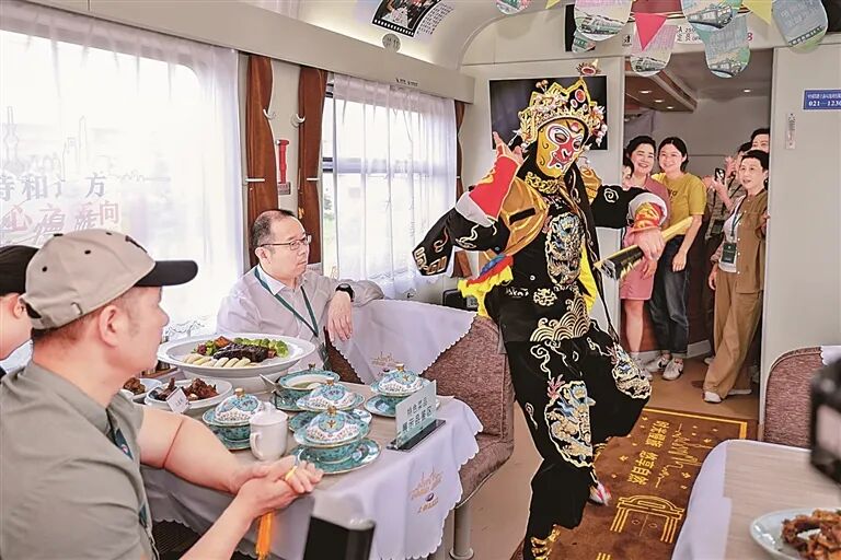 春光正好，文旅消费暖意浓