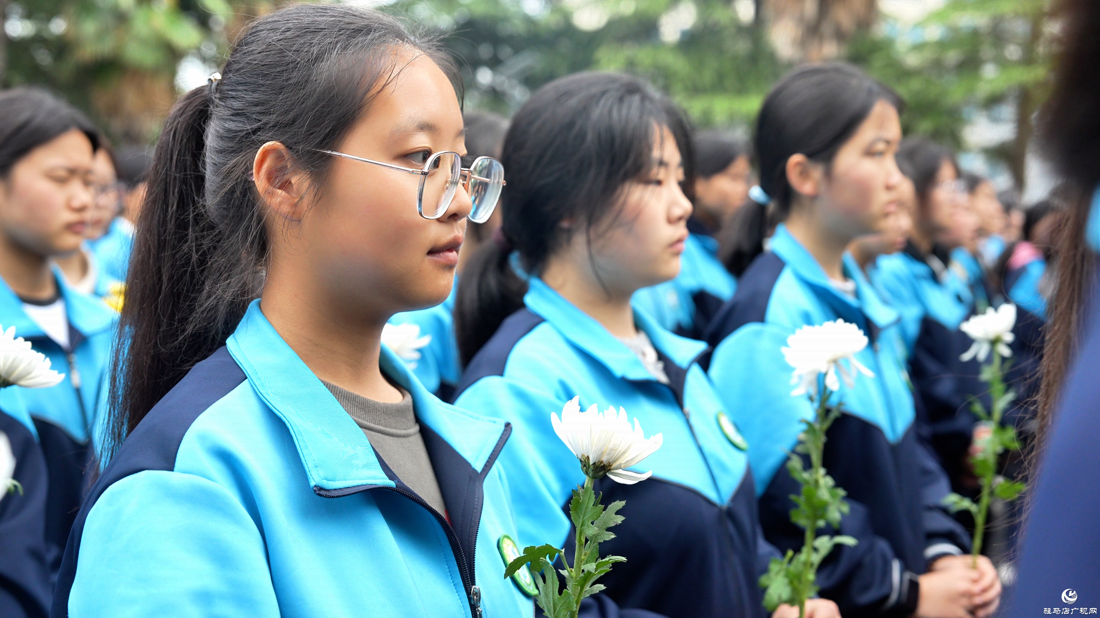 正阳县第一高级中学:千名学子清明祭奠英烈