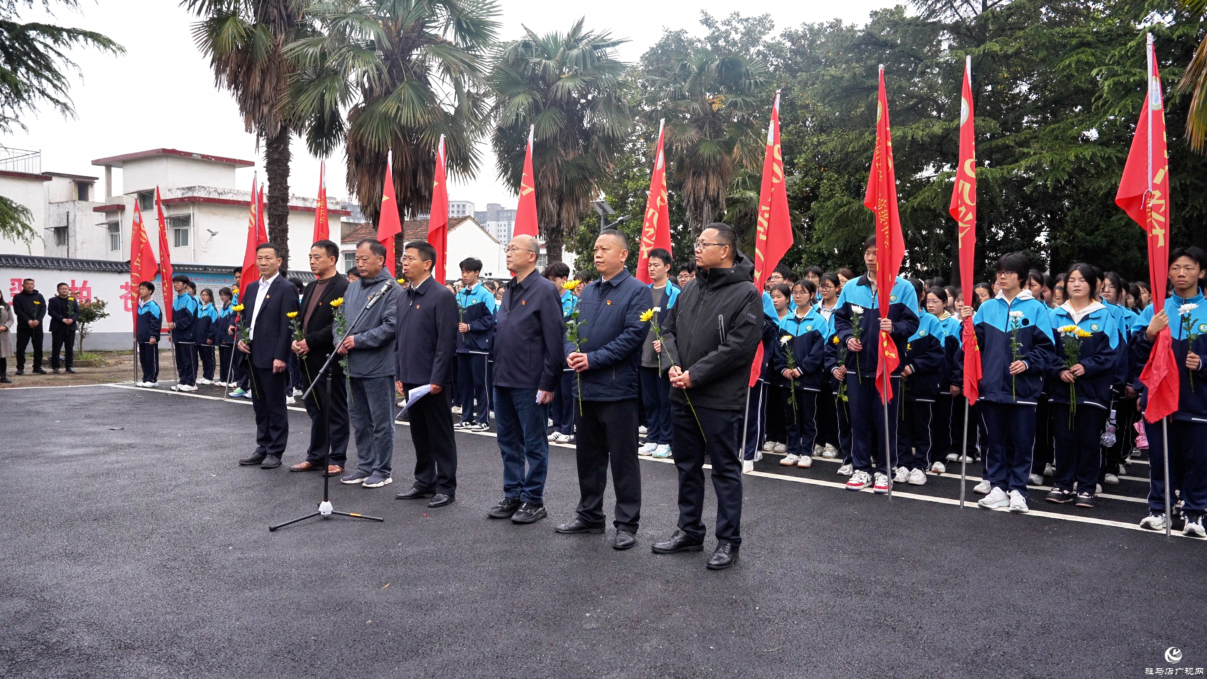 正阳县第一高级中学:千名学子清明祭奠英烈