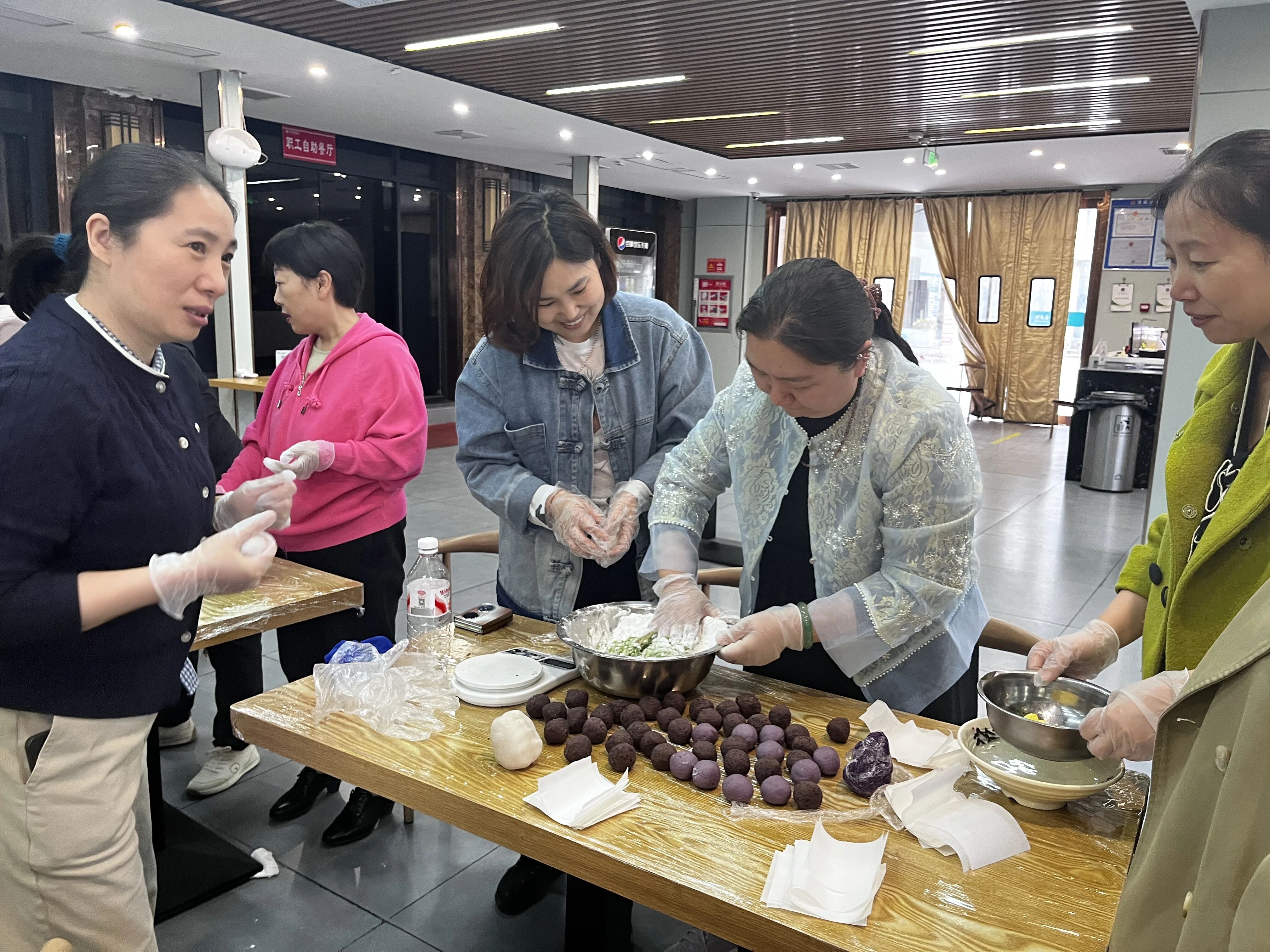 驻马店市中医院—巧手做青团 感悟传统味