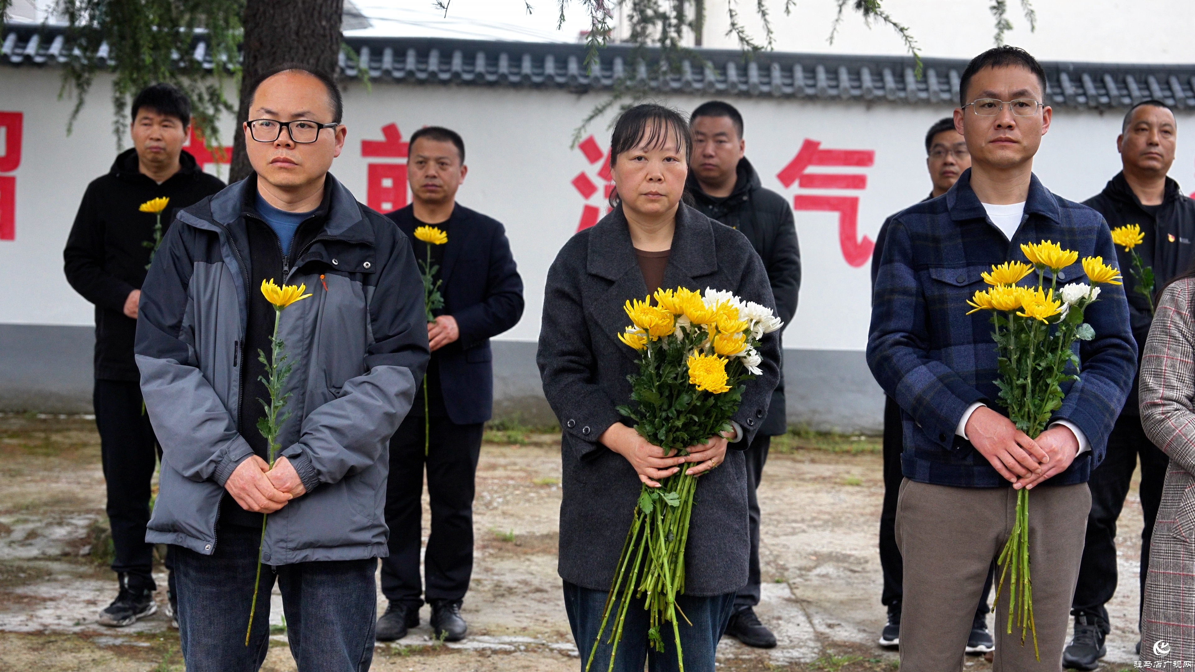 正阳县第一高级中学:千名学子清明祭奠英烈
