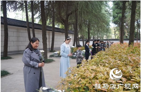 平舆县身边好人协会开展“缅怀革命先烈 传承红色基因”主题活动