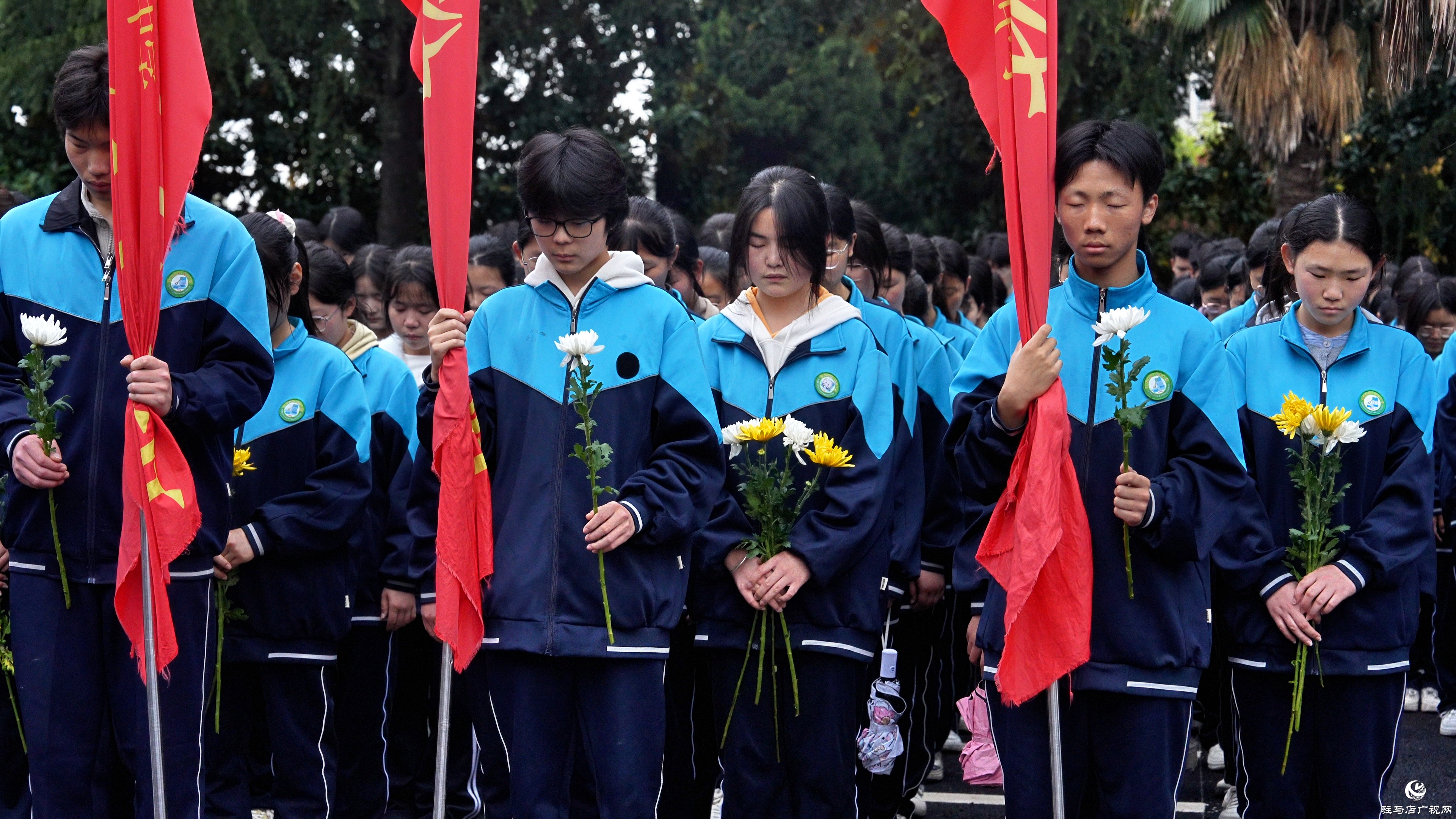 正阳县第一高级中学:千名学子清明祭奠英烈