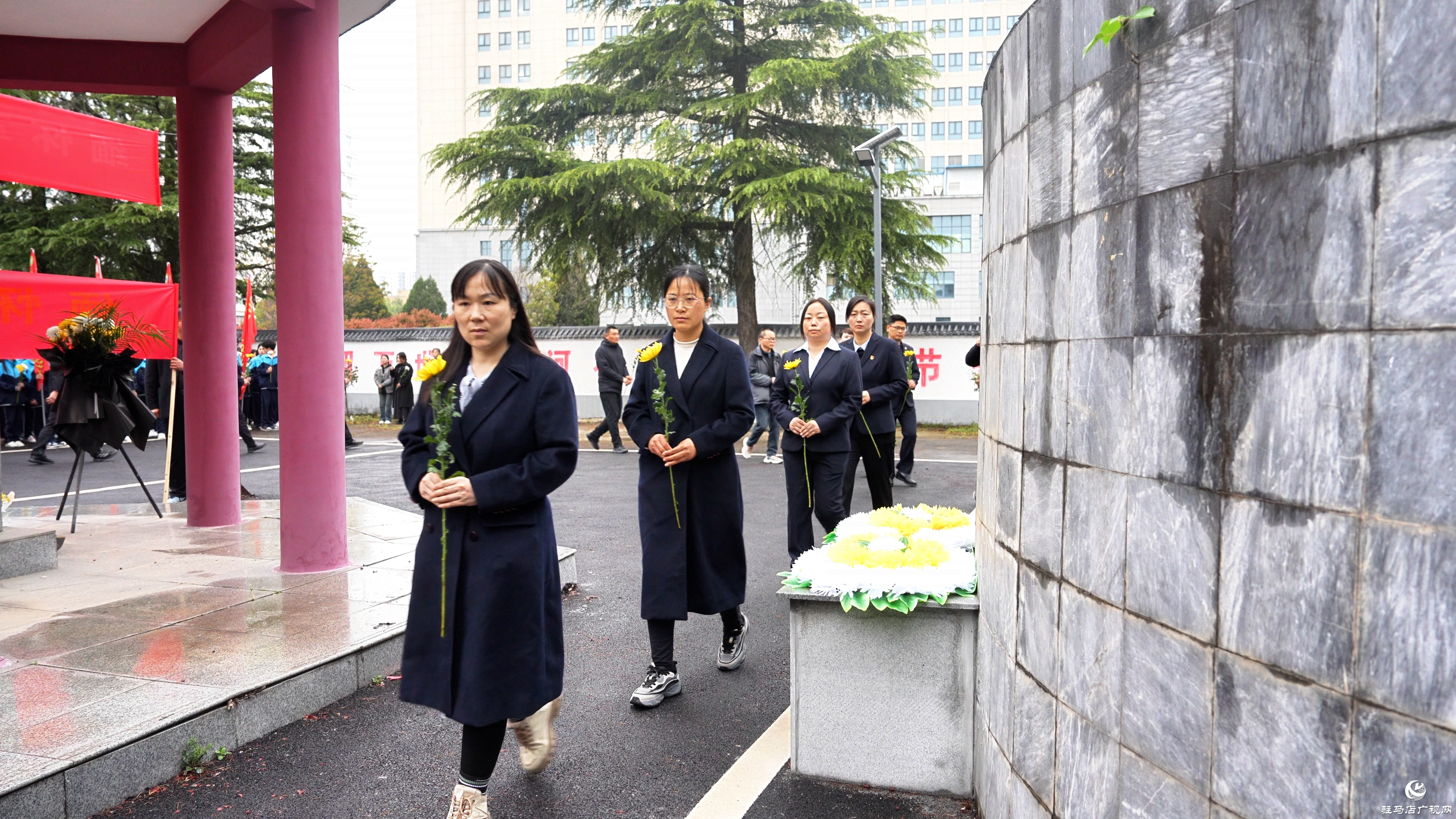 正阳县第一高级中学:千名学子清明祭奠英烈