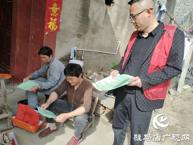 贾庄居委会开展“绿色祭扫平安清明”宣传活动