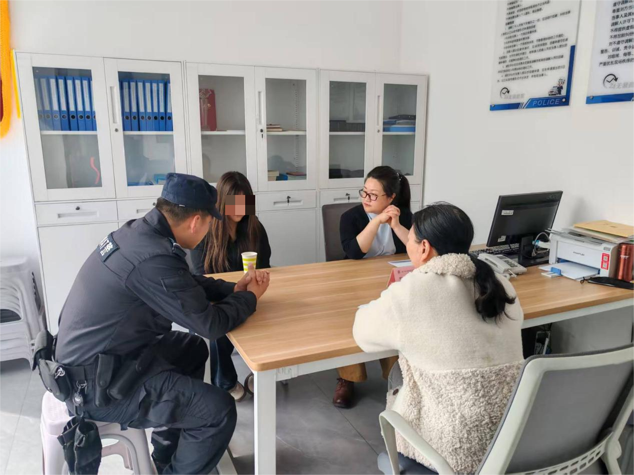 父千里寻女 民警助团圆
