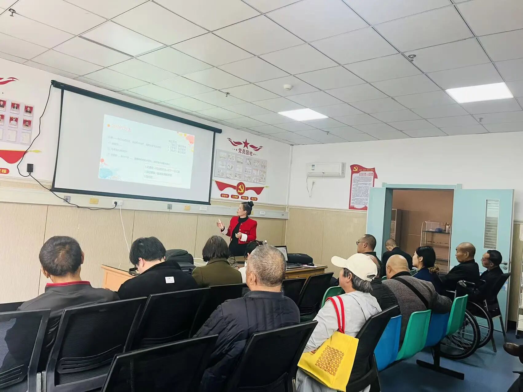 用一纸鼓励，照亮康复之路——驻马店市第一人民医院血液净化科开展心理健康讲座